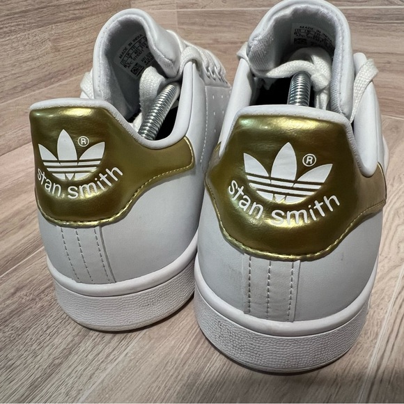 Stan smiths women Adidas size 8.5 with gold detail - Picture 8 of 11